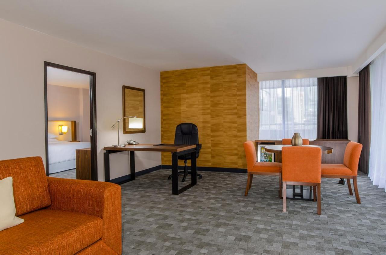 Sheraton Mexico City Santa Fe Room photo
